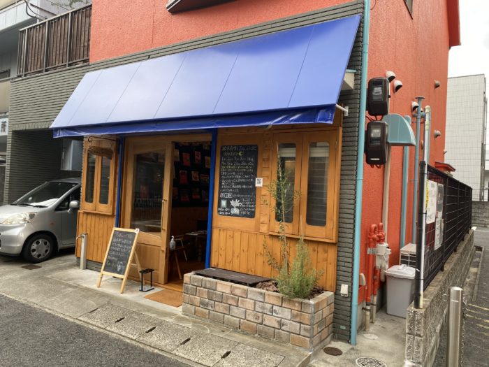 Jr六甲道駅の山側に カフェ併設の絵本屋さん えほんのトコロ ができてる 夜はbarに姿を変えるそう 神戸ジャーナル