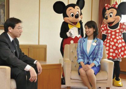 ミッキー ミニーが神戸市長を表敬したそうな 神戸まつりパレードで ディズニーが既に神戸入り 神戸ジャーナル
