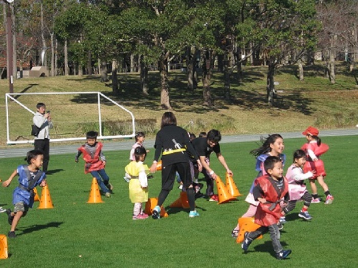 しあわせの村 で忍者になりきって身体を動かす ミズノ流忍者学校 1 24 参加特典としてレストランの 割引券 も 神戸ジャーナル