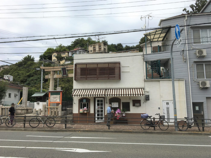 県庁を山側にいったところに 諏訪山カフェ プラス ができてる 再度山ハイキングの休憩にも 神戸ジャーナル