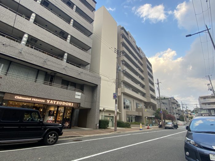 阪急 御影駅前に Yatsudoki ヤツドキ って洋菓子店ができてる 焼きたてアップルパイ ワインも シャトレーゼ の新ブランド 神戸ジャーナル