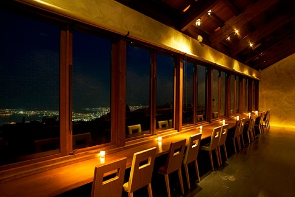 六甲ガーデンテラス グラニットカフェ が平日ディナー予約を開始 記念日におすすめの六甲枝垂れ 貸切プラン も登場 神戸ジャーナル