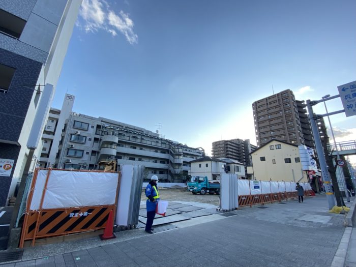 Jr摂津本山駅の少し海側に トヨタレンタリース をつくってる 中古車販売の カーセブン 神戸東灘店 があったところ 神戸ジャーナル