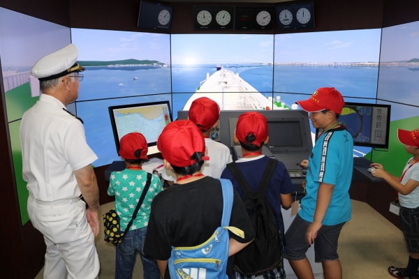 こども水先人になってパイロットボートで体験航海 教えて海のパイロット 水先人体験 7 16 中突堤 神戸ジャーナル