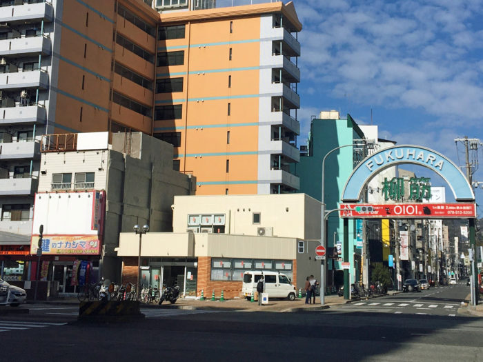 新開地の 柳筋 の入り口にコンビニ セブンイレブン 神戸福原町店 を作ってる 神戸ジャーナル