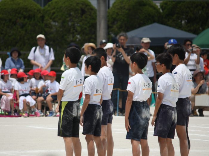 市長は反対してるけど 結局 神戸の小中学校では 組体操 をしてるのかしてないのか 今秋は92校が実施予定 神戸ジャーナル