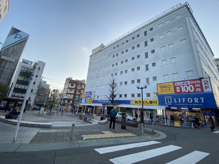 阪神御影駅南ビル にあるローソン ライフォート ゲオが3店舗とも閉店するみたい ビルの建て替えの影響 神戸ジャーナル