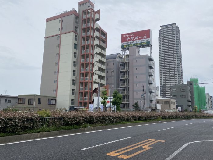 Jr住吉駅の海側にある駐車場に ハッピー ストリートフード ってキッチンカーが集まる 移動式屋台村 ができてる 神戸ジャーナル