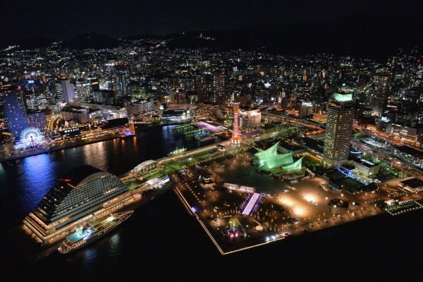 1000万ドルの夜景を空から見れるヘリ セスナ クリスマスナイトクルージング 12 25まで 神戸ジャーナル