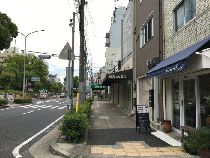 兵庫区の神大病院前に サカナカナ ってカフェができてる ボリュームランチと手作りスイーツの店 神戸ジャーナル