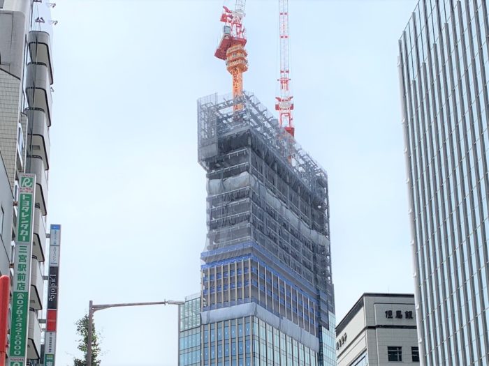 神戸阪急ビル東館」低層部の外観ができてる。アーチが復活  神戸 