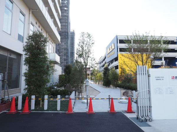 ポーアイにある 生田神社 ポートアイランド分社 に参道と鳥居をつくってる イケア神戸のとなり 神戸ジャーナル