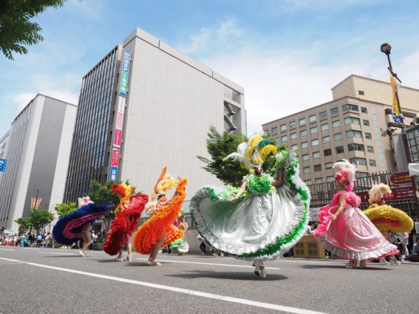 初夏を彩る 神戸まつり に行ってきた ディズニーやラグビー選手など おまつりパレード も 神戸ジャーナル