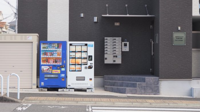 Jr垂水駅の山側 神戸市立高丸小学校 近くに 生クリーム食パン専門店 ふんわり の 自販機 ができてる 神戸ジャーナル