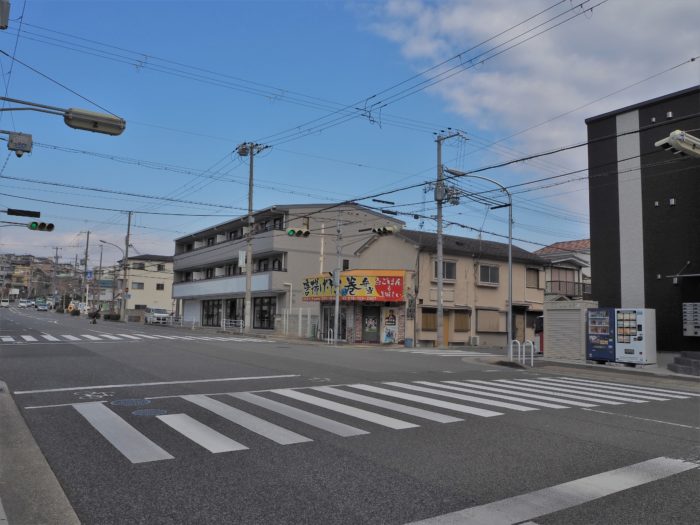 Jr垂水駅の山側 神戸市立高丸小学校 近くに 生クリーム食パン専門店 ふんわり の 自販機 ができてる 神戸ジャーナル