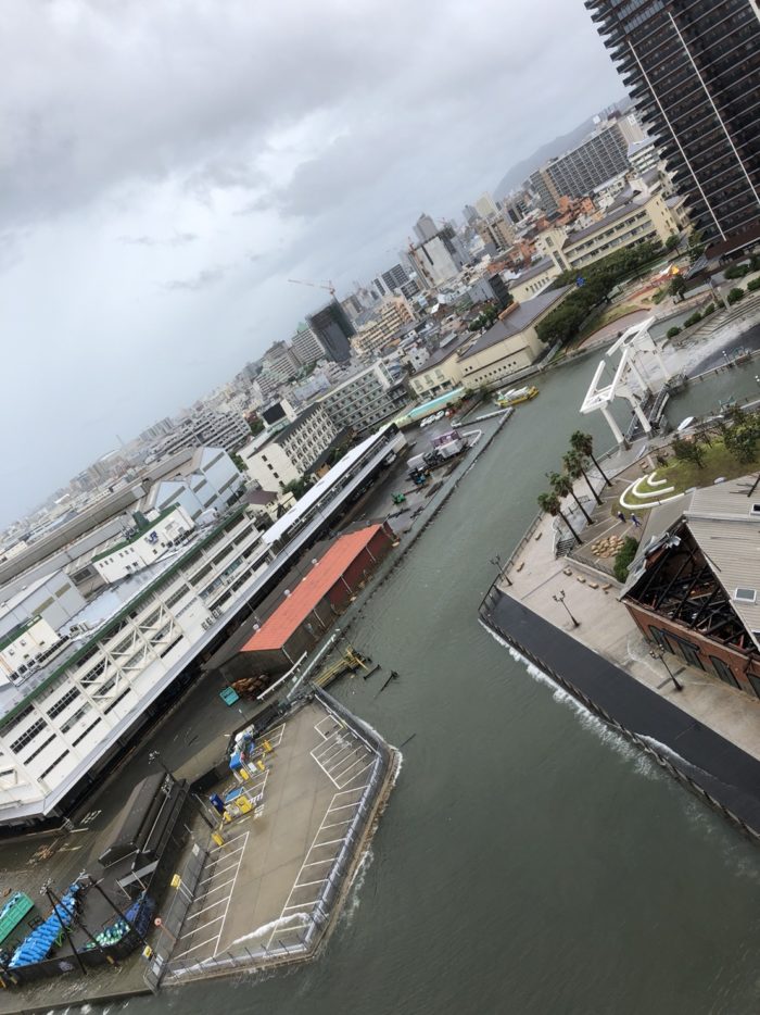 ハーバーランドに海水が入る 神戸煉瓦倉庫の屋根が飛んでる 神戸ジャーナル