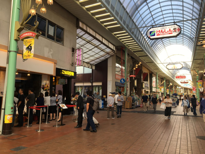 元町商店街に 鶏soba座銀 とりそばざぎん ってラーメン屋さんができてる 大阪から進出 開店前から並んでた 神戸ジャーナル