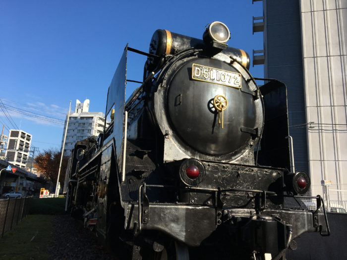 街中に機関車がドーン。JR神戸駅近くで「D51（デゴイチ）」を眺める | 神戸ジャーナル