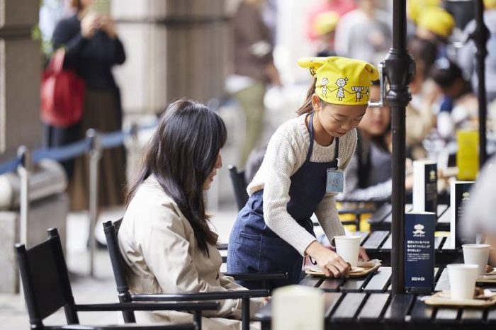 プロから学んでお仕事体験 こども店員に ちびっこうべカフェ の参加者を募集してる 神戸ジャーナル