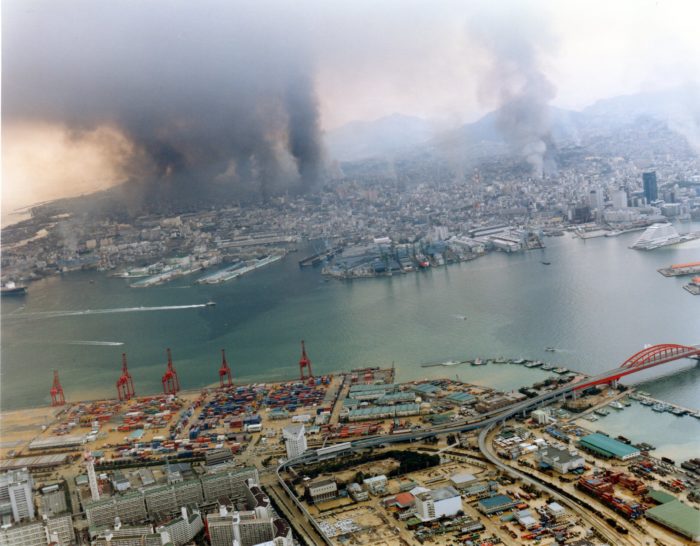 阪神・淡路大震災から27年。よく知るあの場所の「1.17の記録」と今を比べてみる 神戸ジャーナル