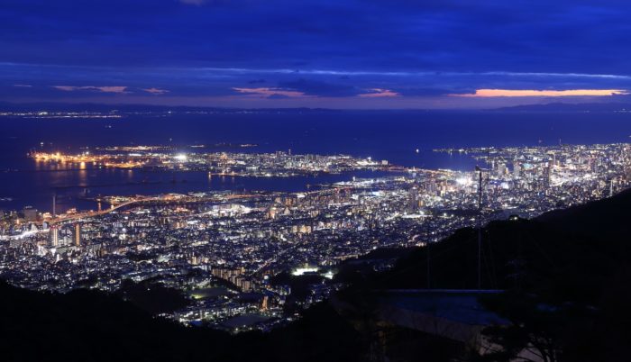 六甲山上の夜景スポットを巡る 六甲山1000万ドルの夜景ガイドツアー が始まってる 12月1日から全9回 神戸ジャーナル