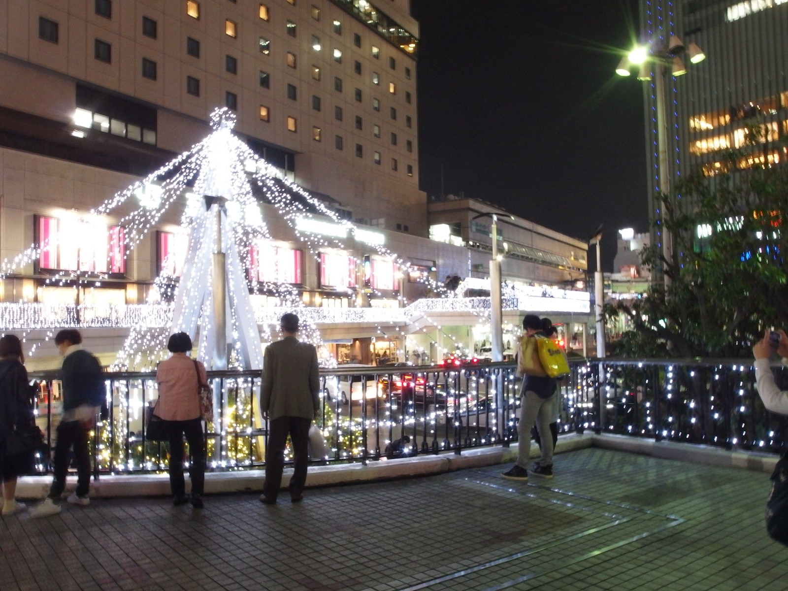Jr三ノ宮駅南側でライトアップイベントをしてたので見てきた Kobe Light Message In 16 Eco Angel 12 25まで 神戸ジャーナル