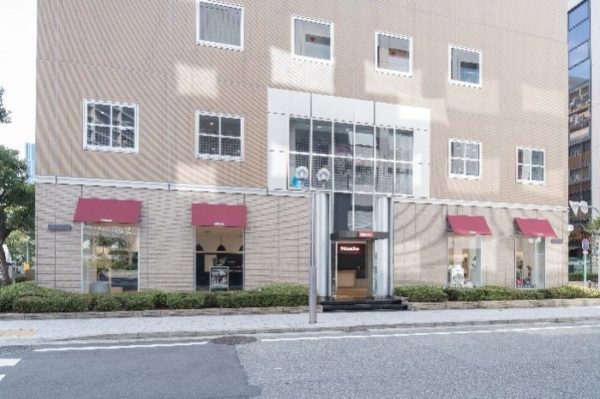 西日本初 旧居留地にドイツのプレミアム家電メーカー Miele ミーレ の直営店が3 8オープン 先着30名に ユーハイム の バウムクーヘン をプレゼント 神戸ジャーナル