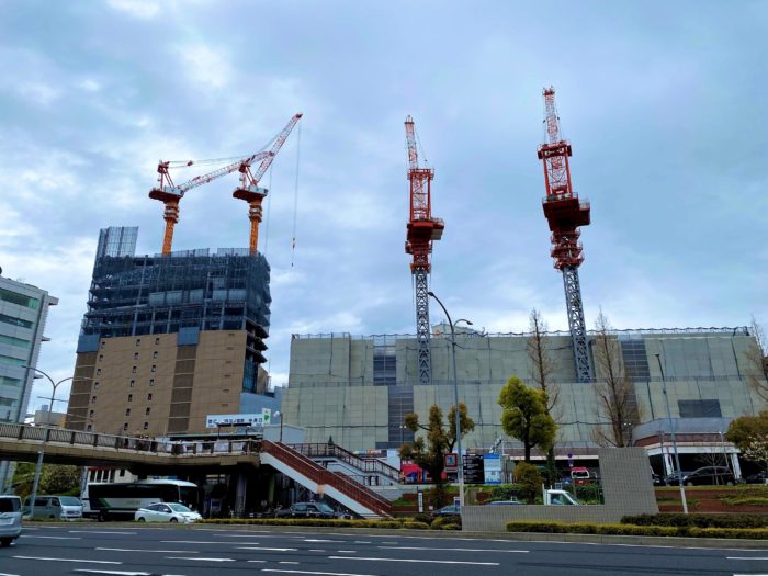 順調に解体が進む 三宮ターミナルビル 隣に建設中の 神戸阪急ビル東館 も目立ってきた 神戸ジャーナル