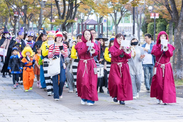 六甲アイランド 六アイ ハロウィンフェスティバル 神戸マツダ ファンフェスタ