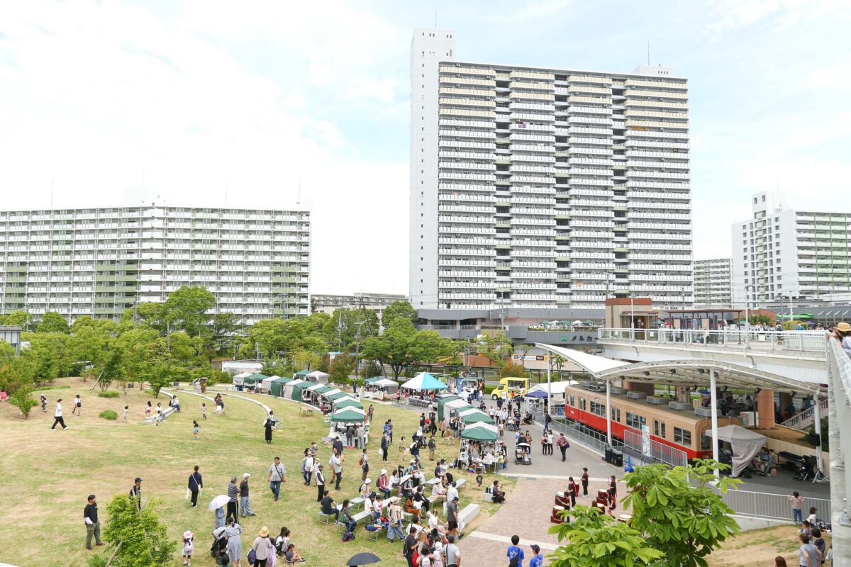 赤胴車マルシェ 西宮 武庫川団地 阪神電車 ハローキティ こどもフェスタ