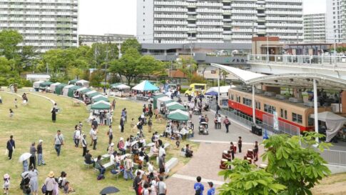 赤胴車マルシェ 西宮 武庫川団地 阪神電車 ハローキティ こどもフェスタ