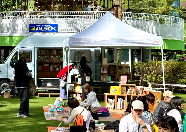 HDC神戸 神戸駅 本 読書 コーヒー 椅子