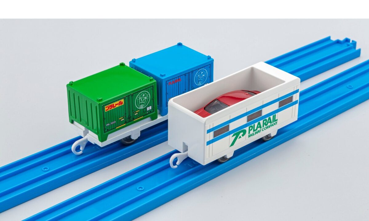 ファミリーマートコンテナ＆トミカ搭載貨車セット
