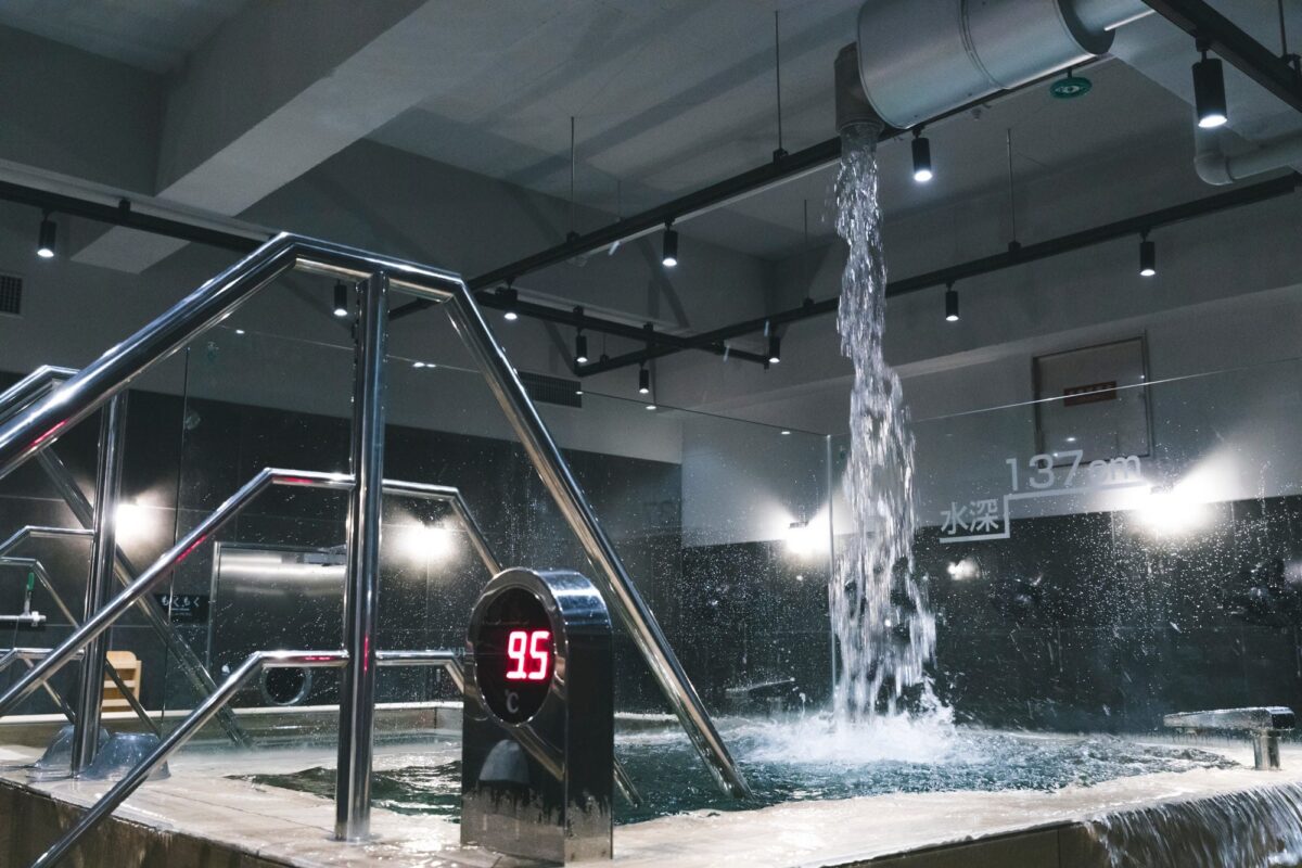水風呂のクロスカウンター