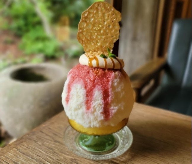 吹上の森 まるごと塩キャラメルとベリーのパフェ
