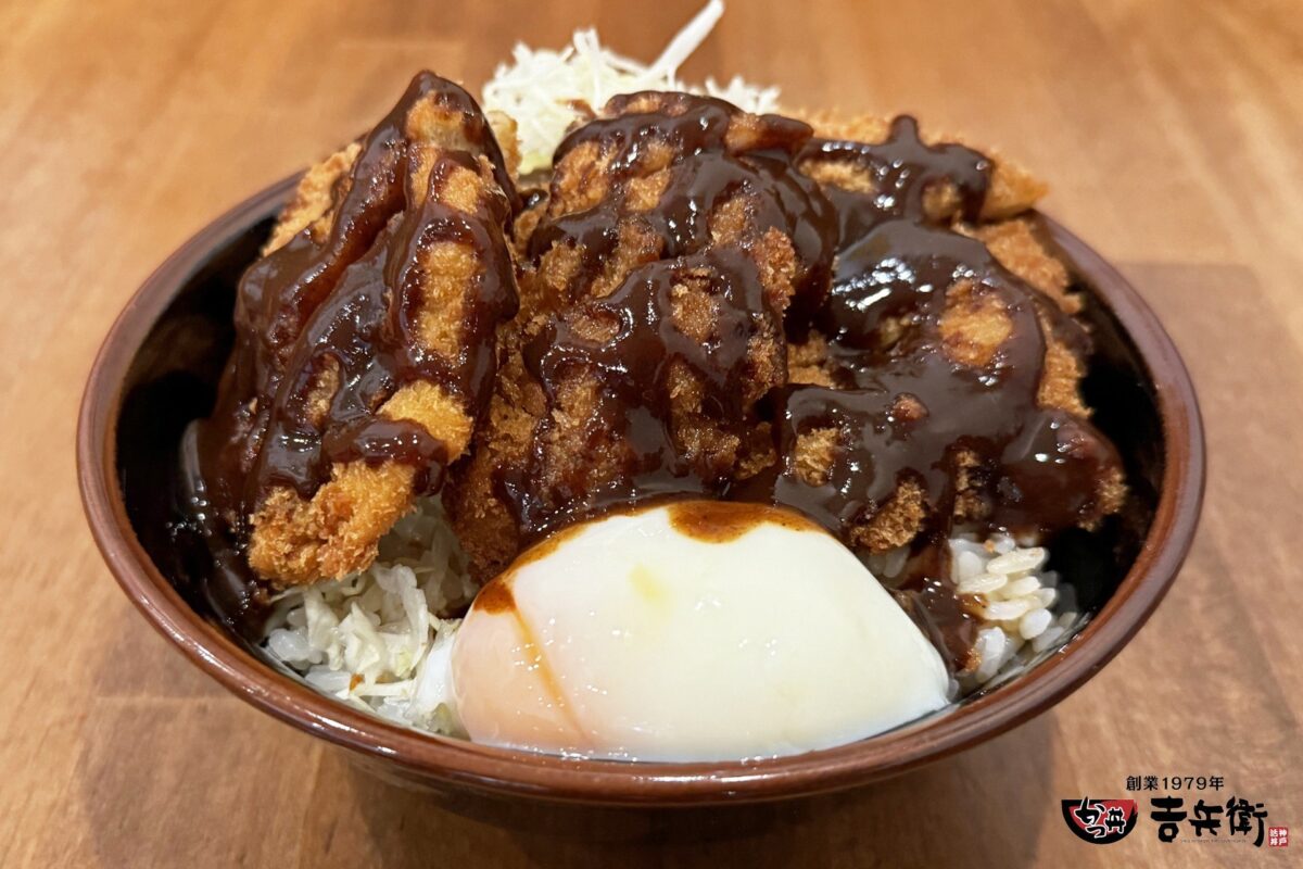 どろからソースがかかった神戸どろからソースかつ丼
