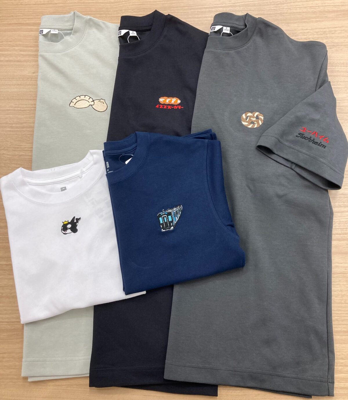 神戸の地域企業デザインの刺繍が入ったユニクロのTシャツ