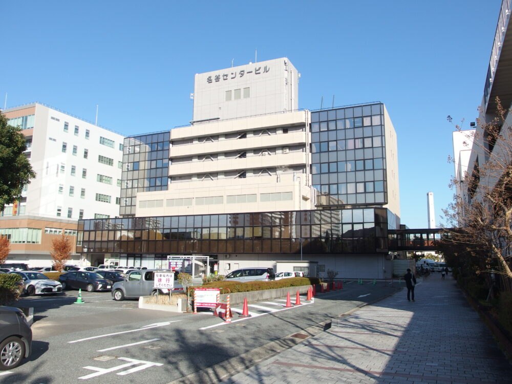 名谷センタービルと南側の駐車場