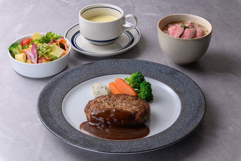 神戸ビーフハンバーグのランチ