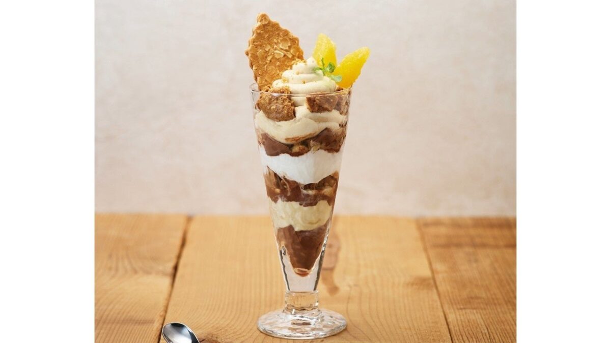 3種のクッキーと紅茶クリームのパフェ