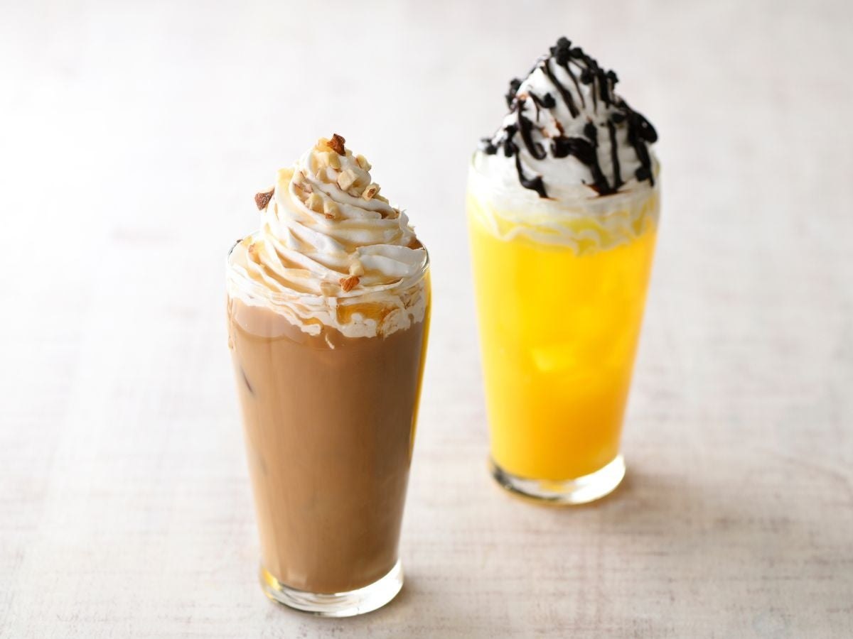 ドリンクにホイップクリームを乗せたアレンジ