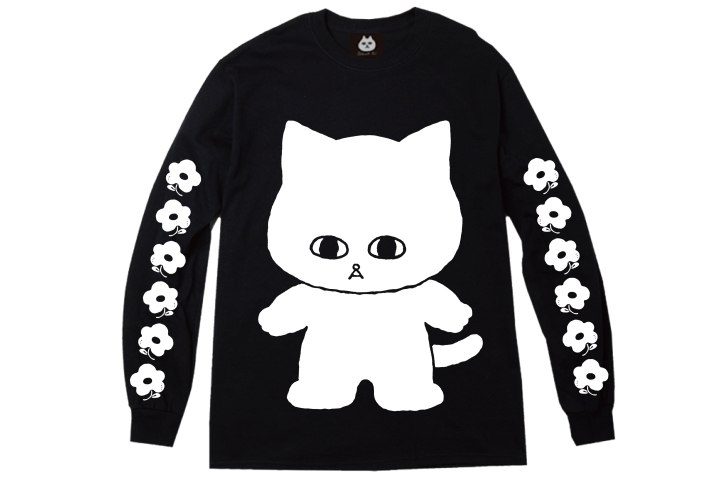 猫が大きくプリントされたながそでTシャツ