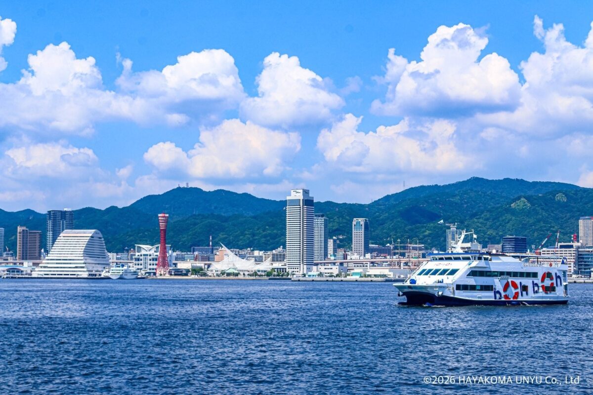神戸港を航行するboh boh KOBE