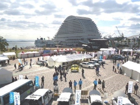 兵庫カーライフフェスタの会場風景