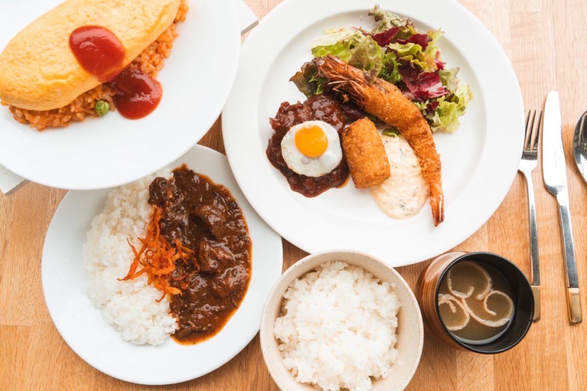 期間限定の洋食ランチとオムライス
