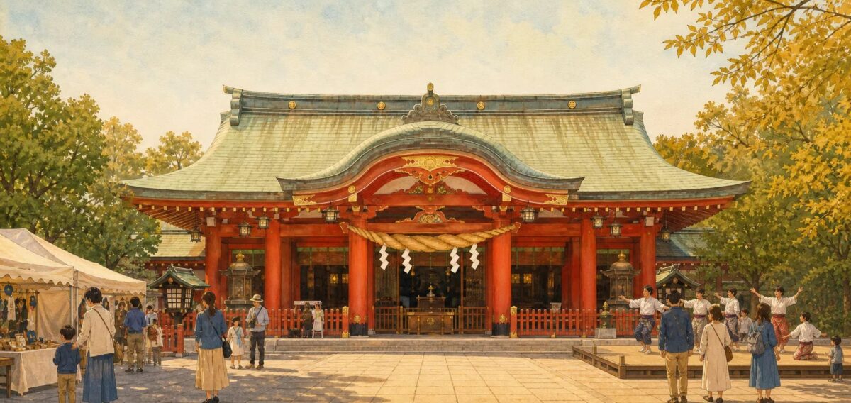 長田神社の社殿前に並ぶマルシェのテントと参拝者
