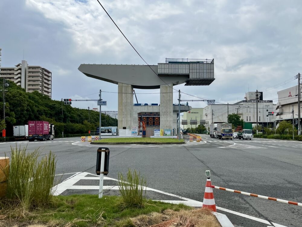 六甲大橋西交差点から見た西方面の様子