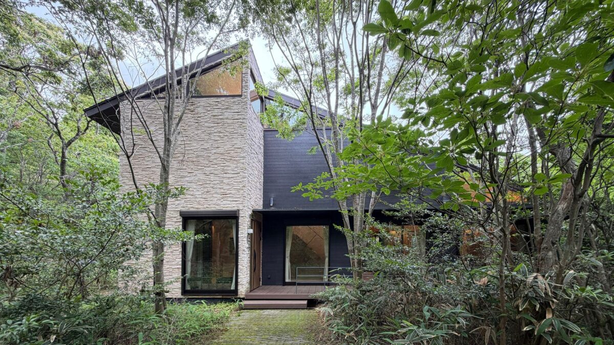 森の中に建つCOCO VILLA 六甲山の外観