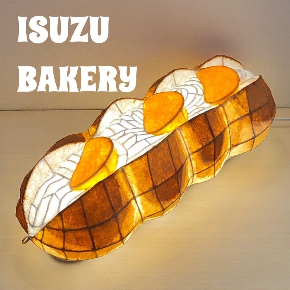 イスズベーカリーのパンの形をしたランタンオブジェ