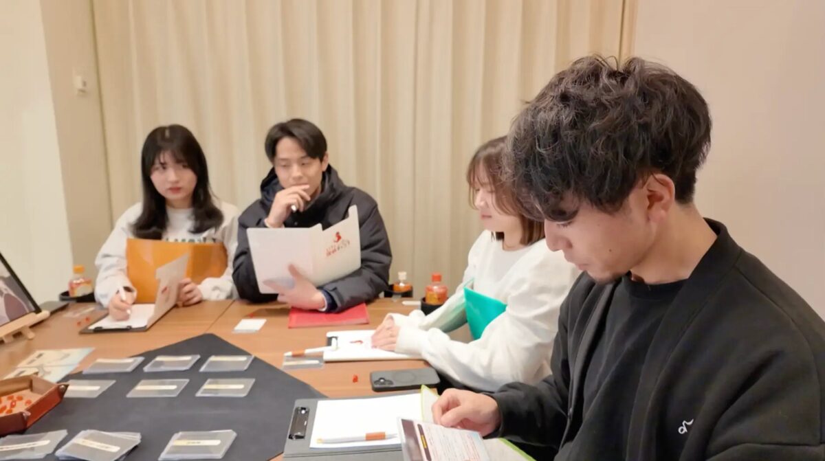 マーダーミステリーをプレイする様子